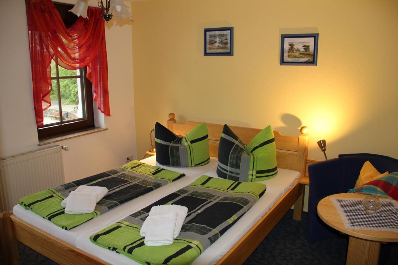 Family Room with Balcony,1048575496:JPEG