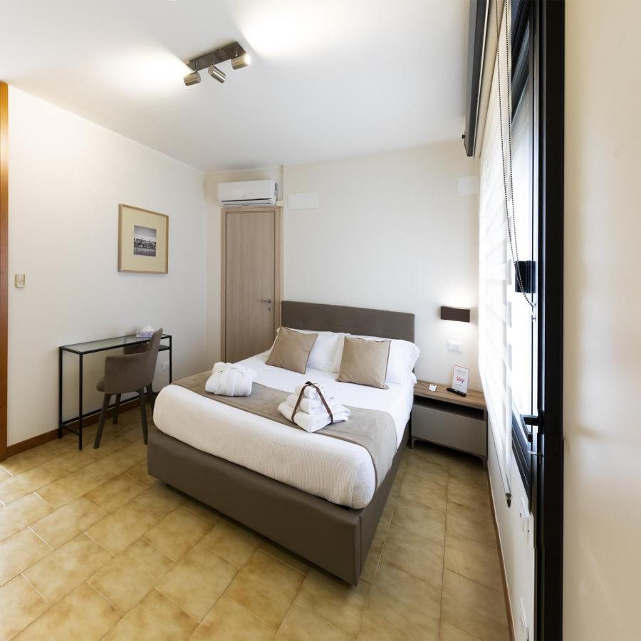 Double or Twin Room,1081492579:JPEG