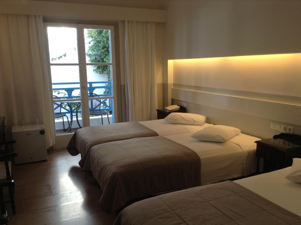 Quarto Triplo com Vista do Pátio