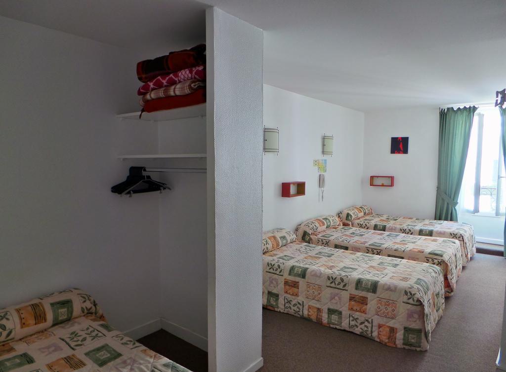 Family Room,699083679:JPEG