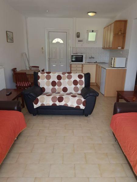 Family Studio (for up to 6 guests),1121763855:JPEG