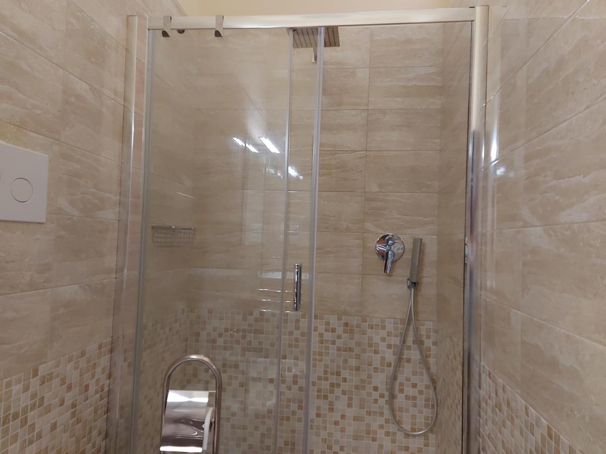 Triple Room Private Bathroom,1123786665:JPEG