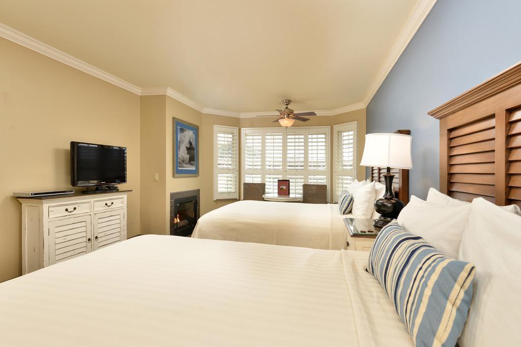 Deluxe Two Queen Beds Room