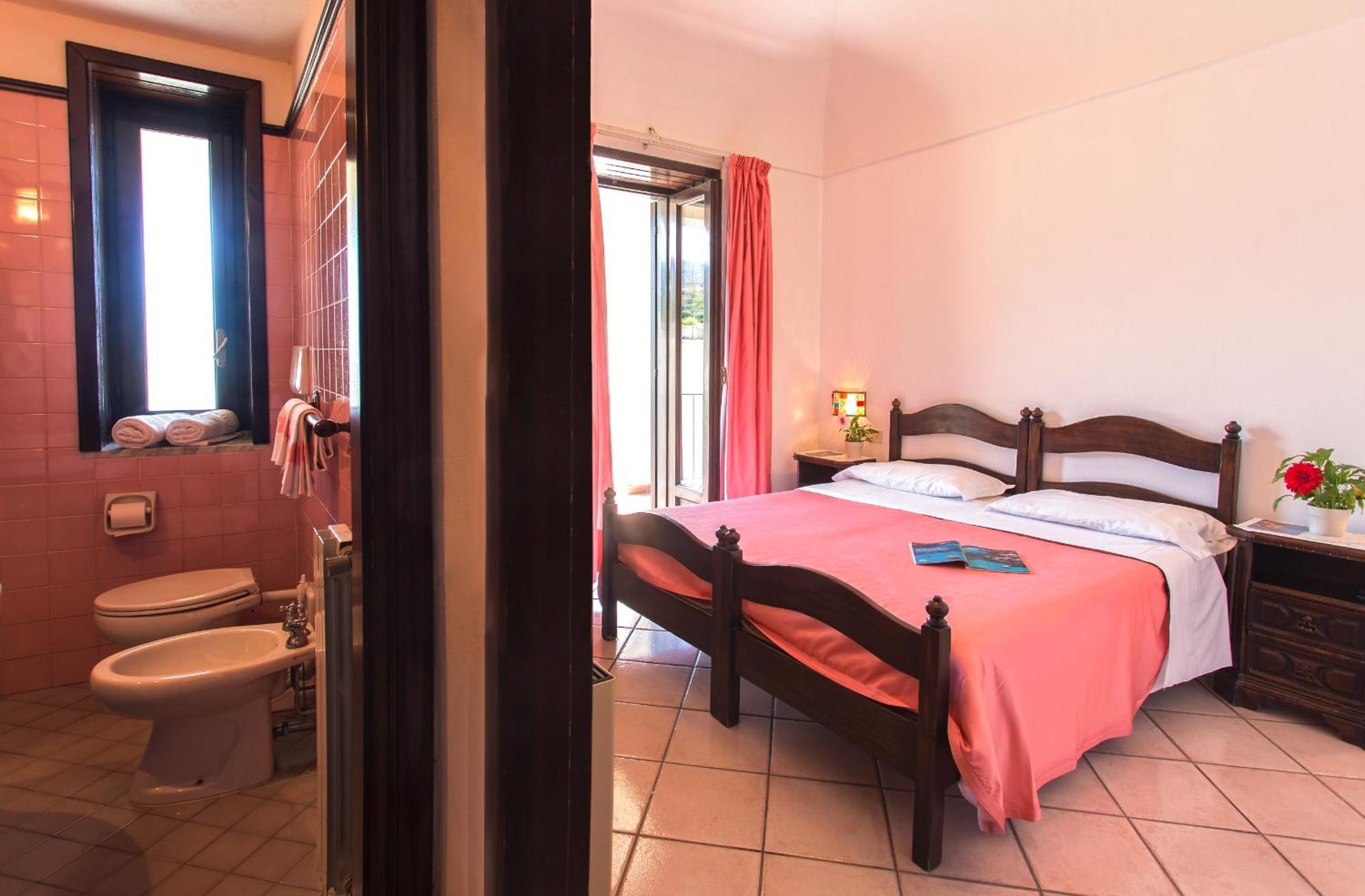 Standard Double or Twin Room,1437597829:JPEG