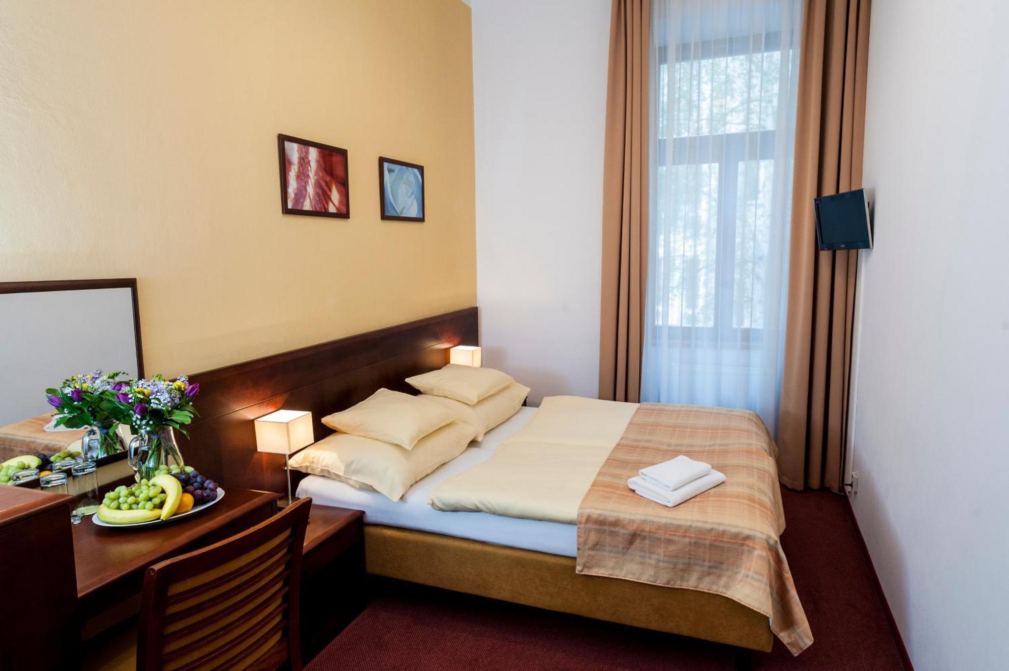 Single Room,1209668899:JPEG