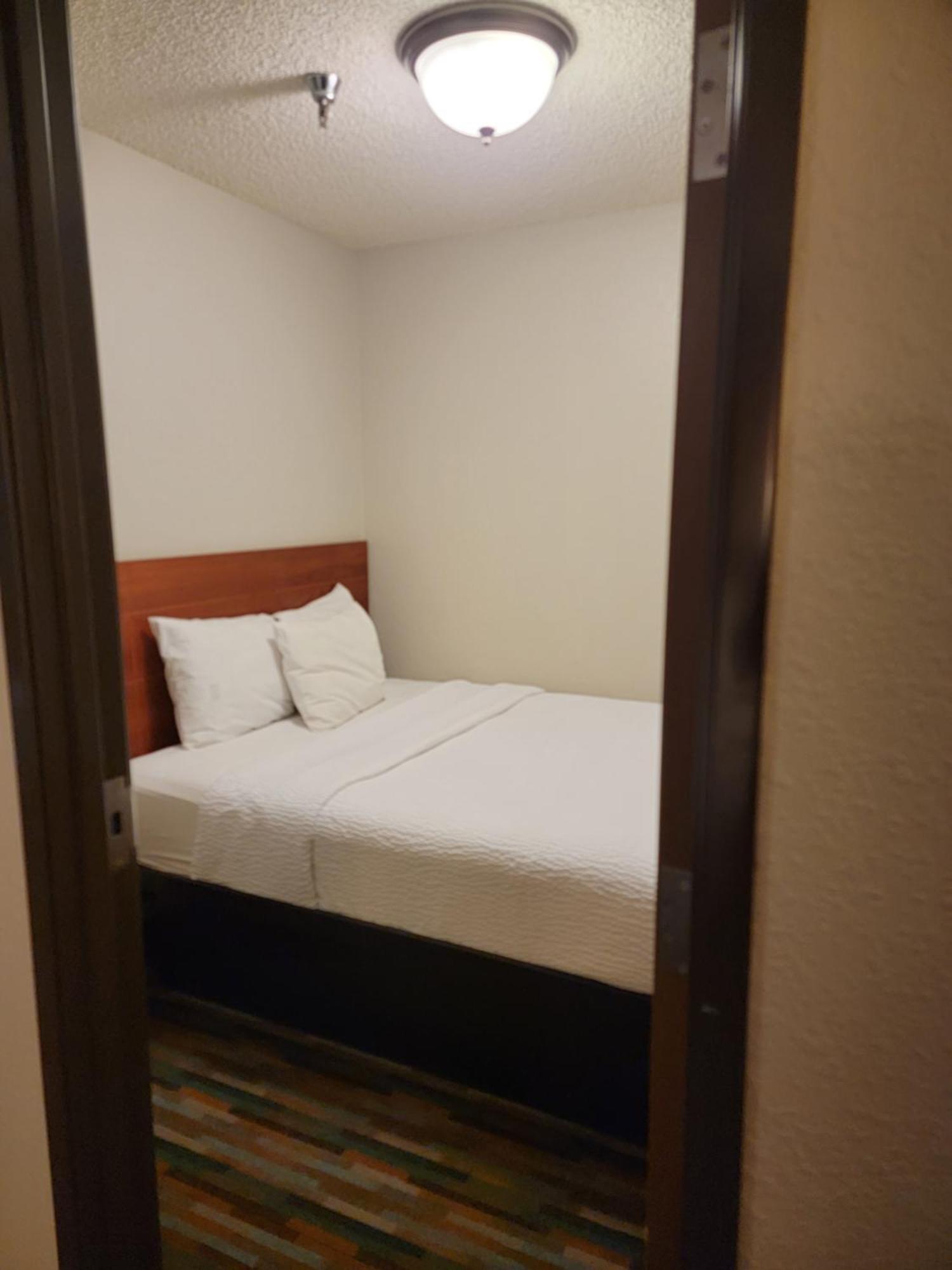 Queen Room Three Queen Beds Non-Smoking