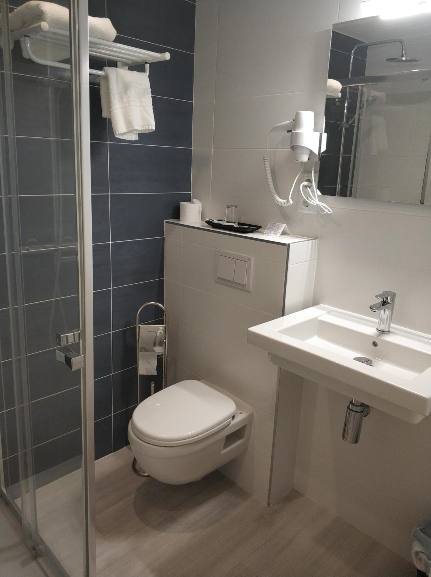 Single Room,835585340:JPEG