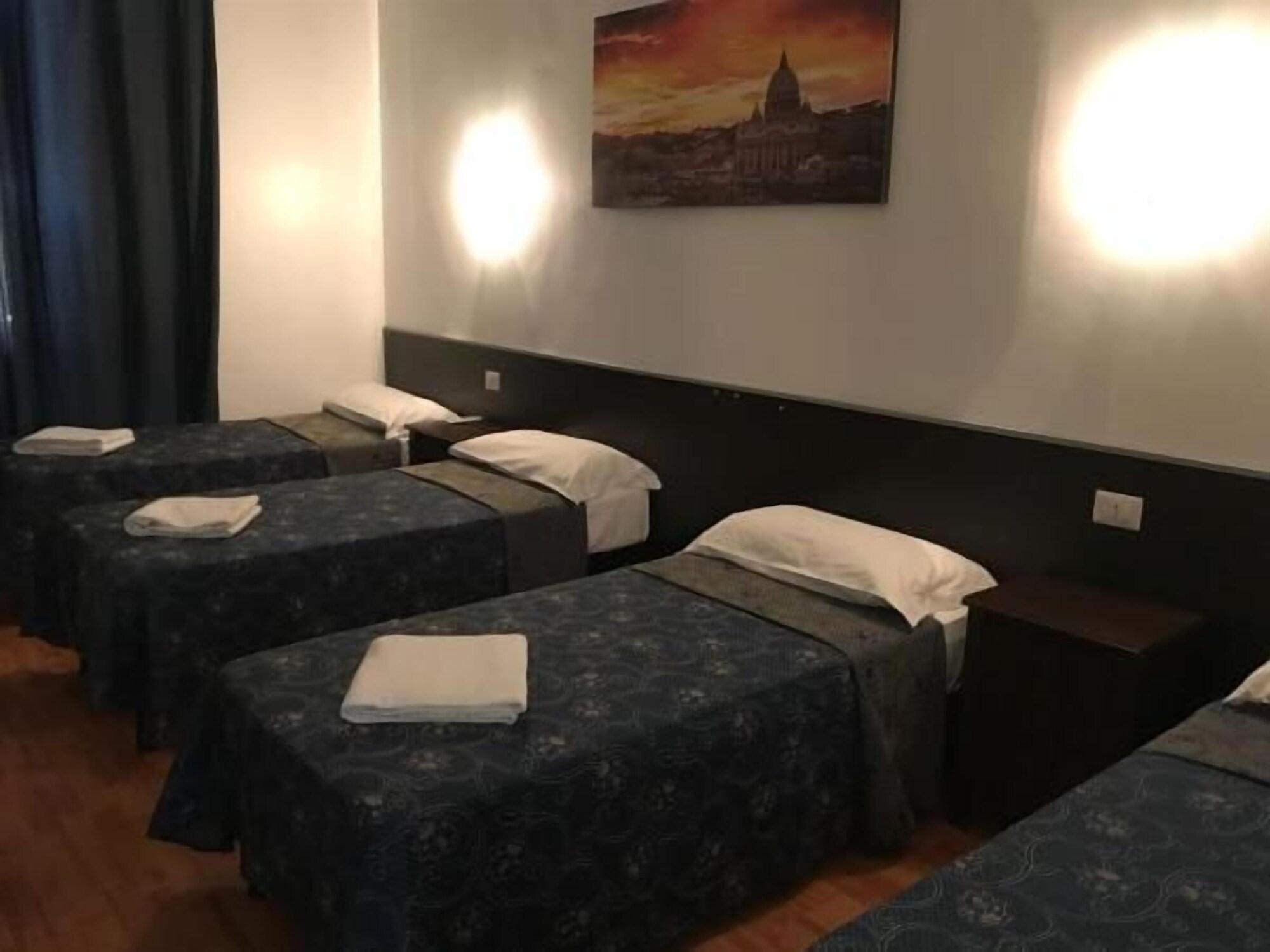 Camera Quadrupla con Bagno in Comune