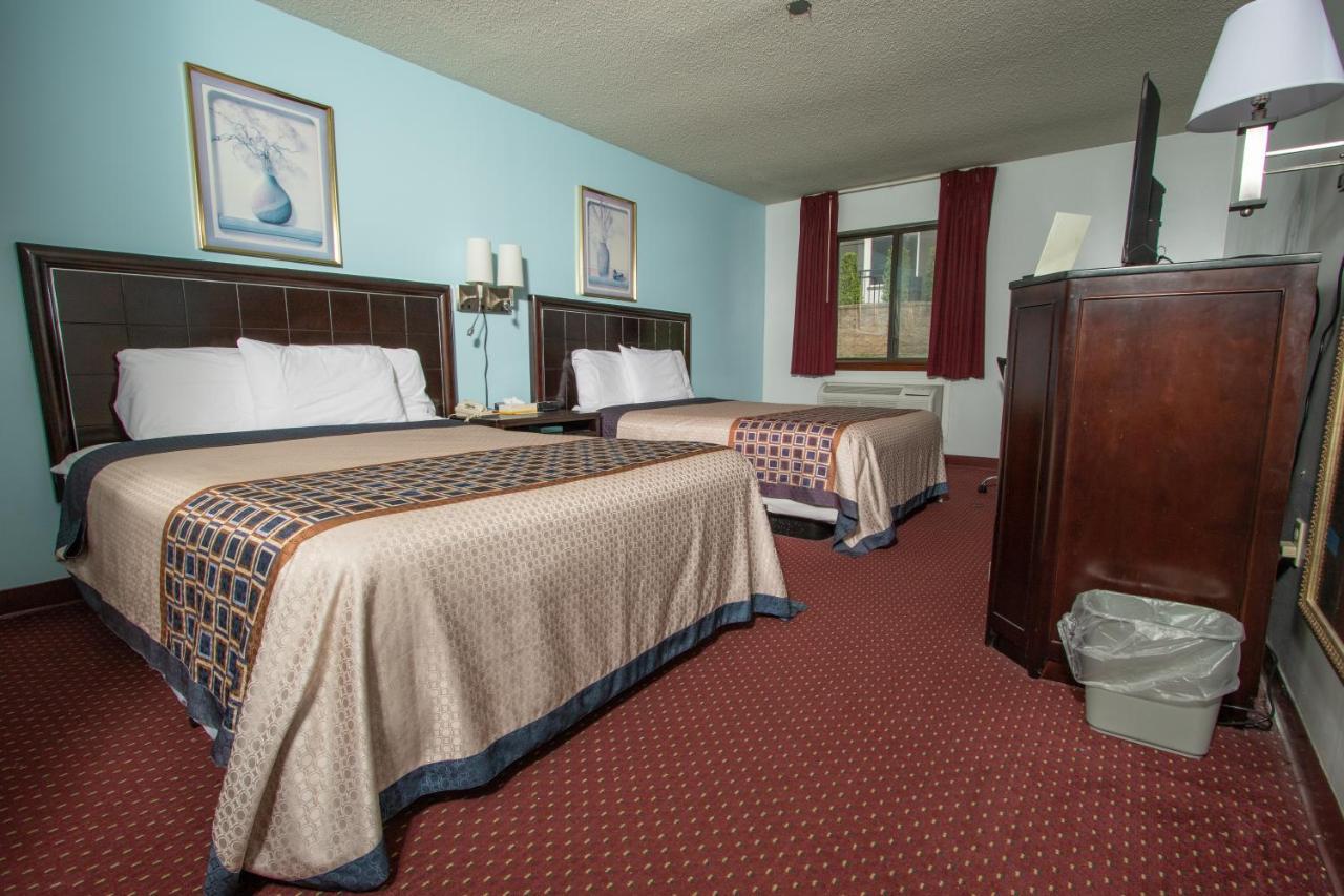 Queen Room Two Queen Beds