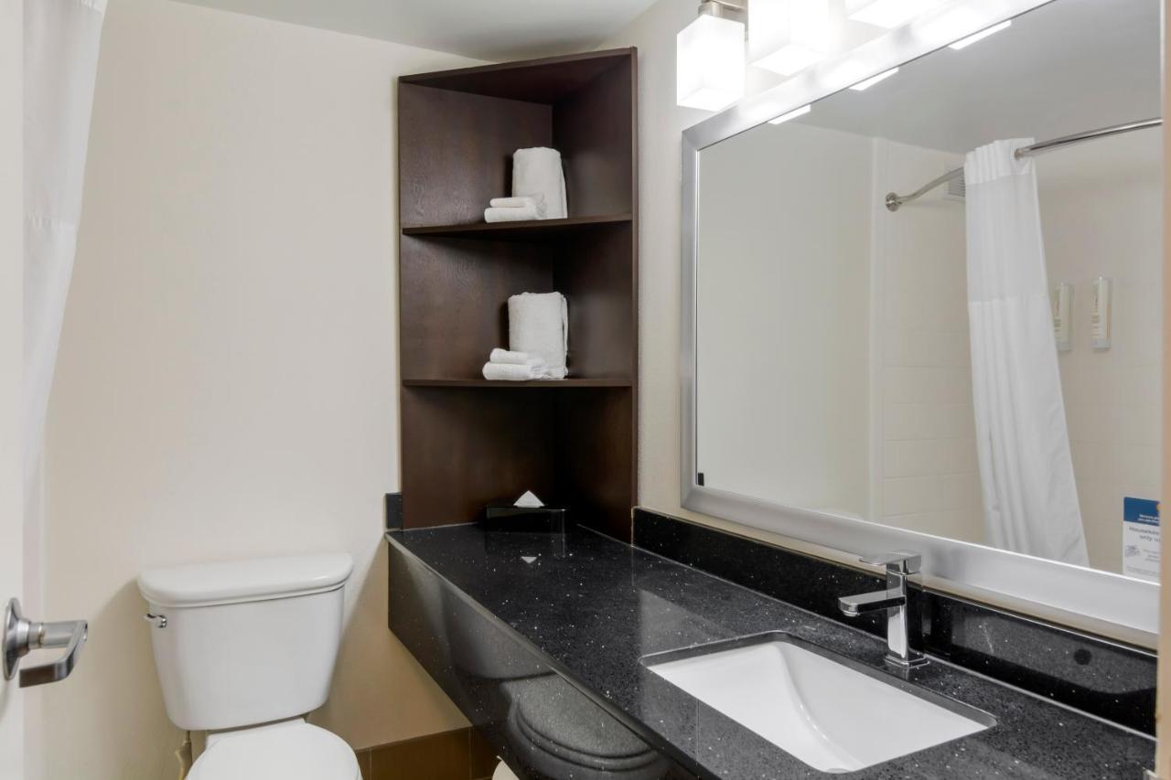 Standard Queen Room with Two Queen Beds - Non Smoking,1233690167:JPEG