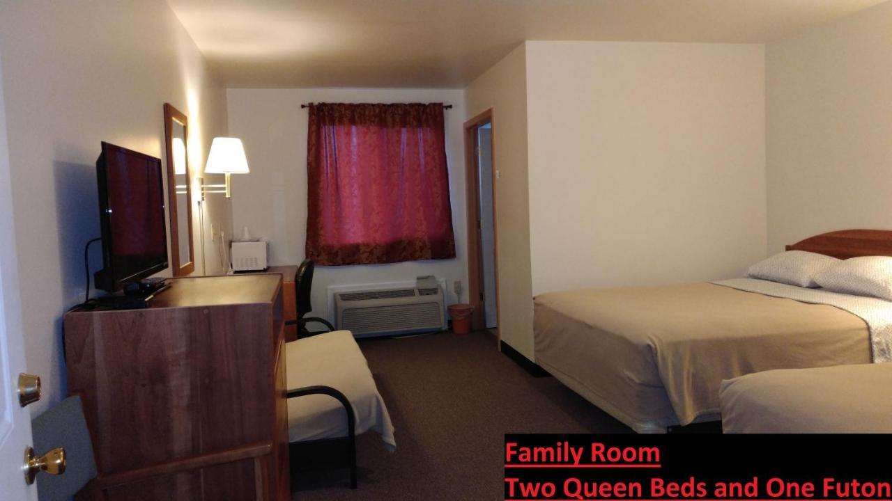 Family Room Two Queen Beds One Futon