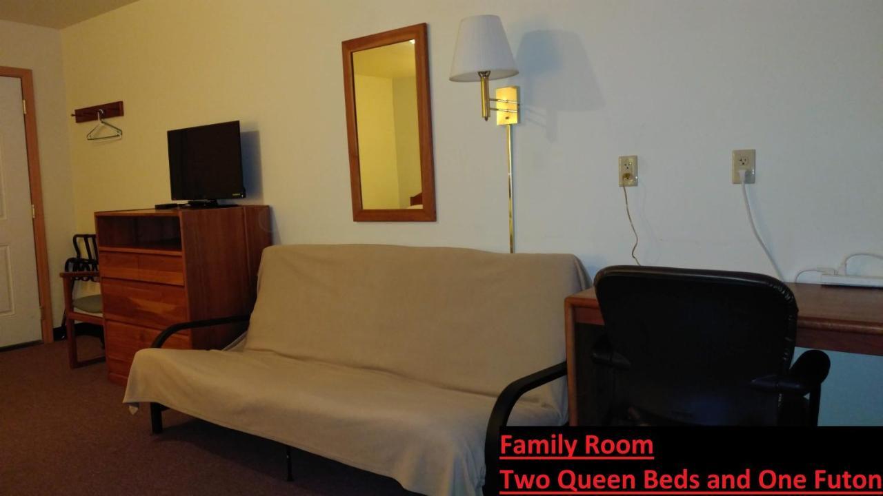 Family Room Two Queen Beds One Futon