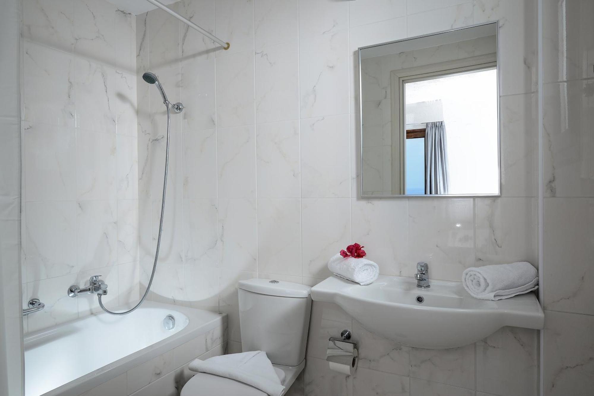 Standard Doppel- oder Zweibettzimmer mit Meerblick