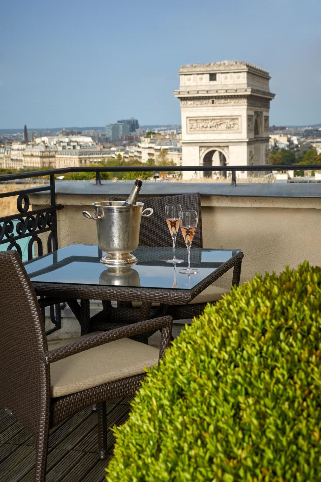 Suite Parisina con terraza y vistas a la Torre Eiffel y al Arco de Triunfo