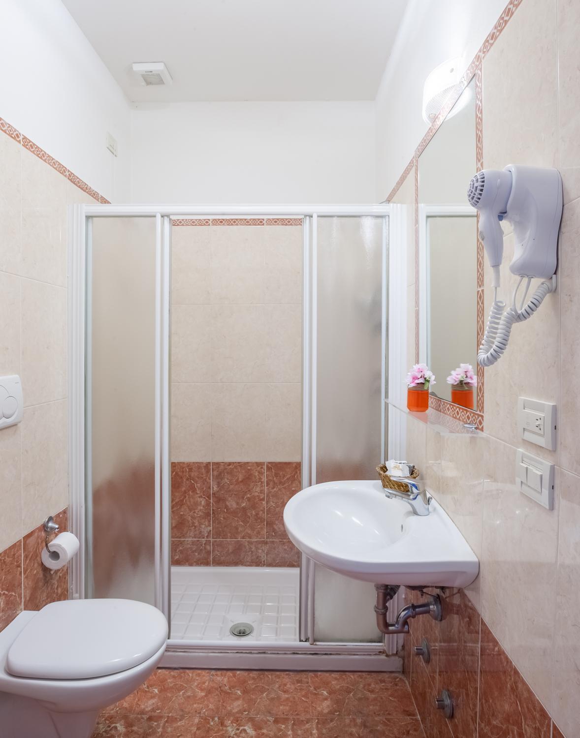 Triple Room,1274525011:JPEG