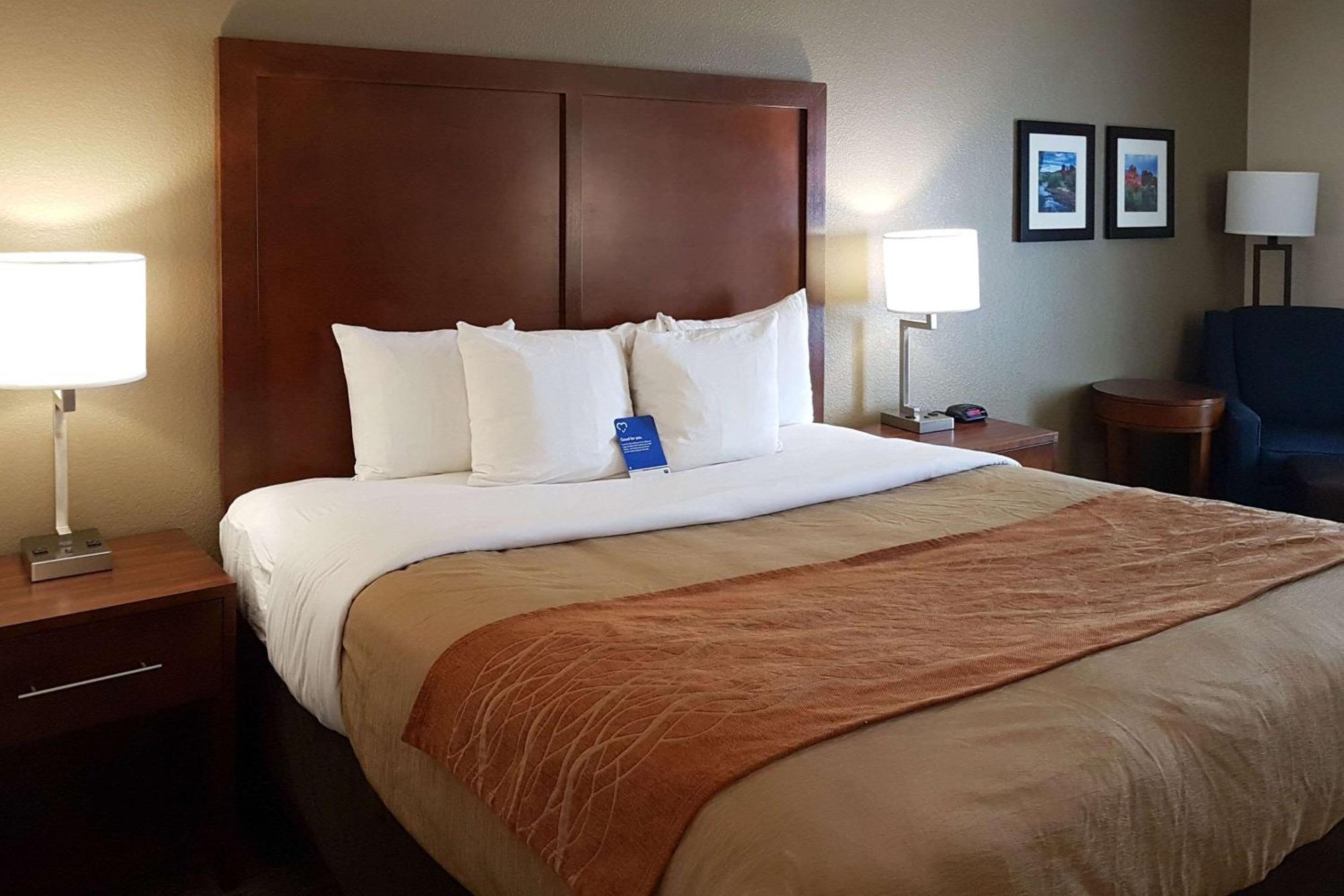 Queen Room with Walk-in Shower - Accessible/Non-Smoking,1275356176:JPEG