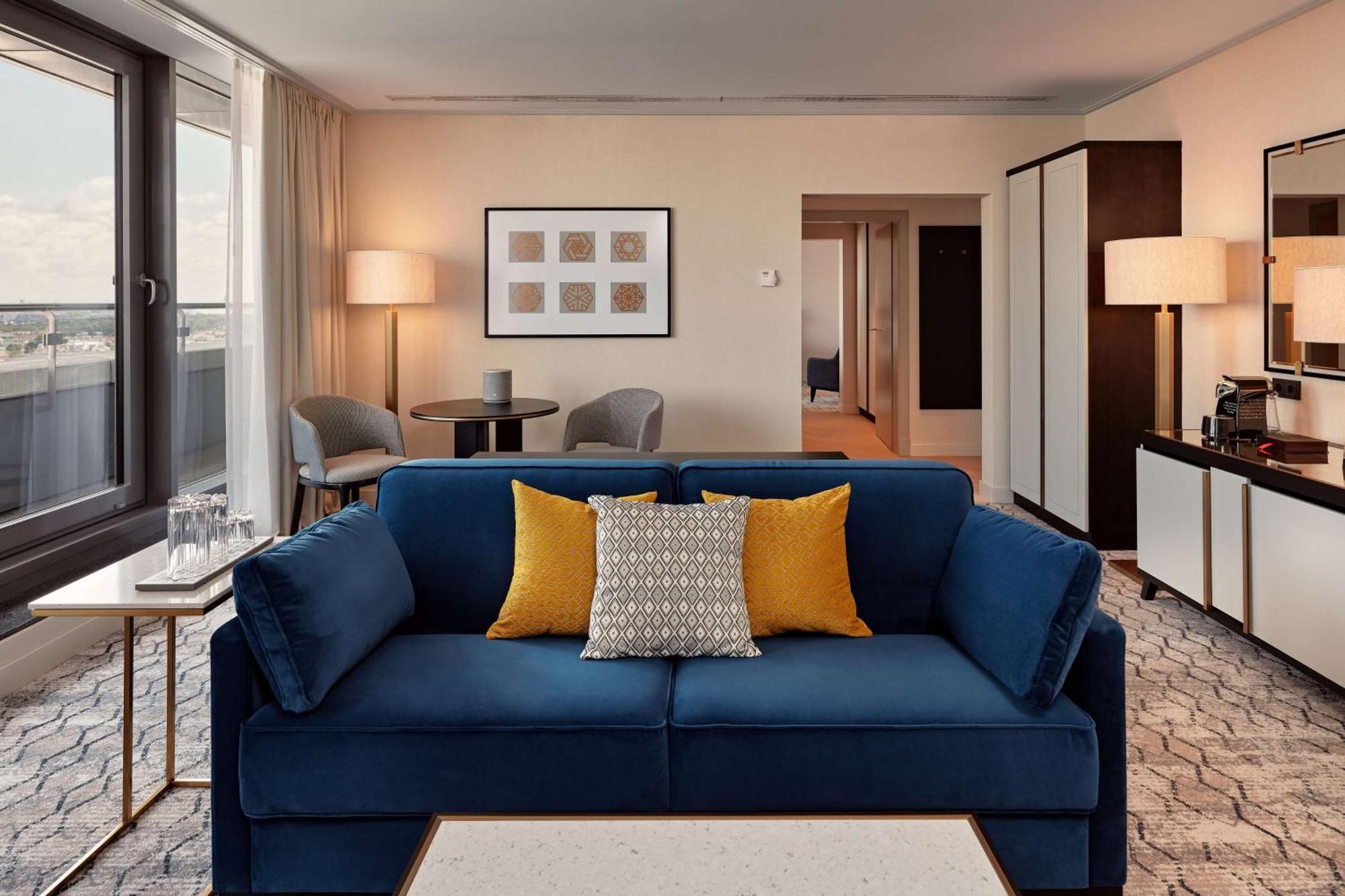 One-Bedroom King Penthouse Suite with Panoramic View,1275382342:JPEG