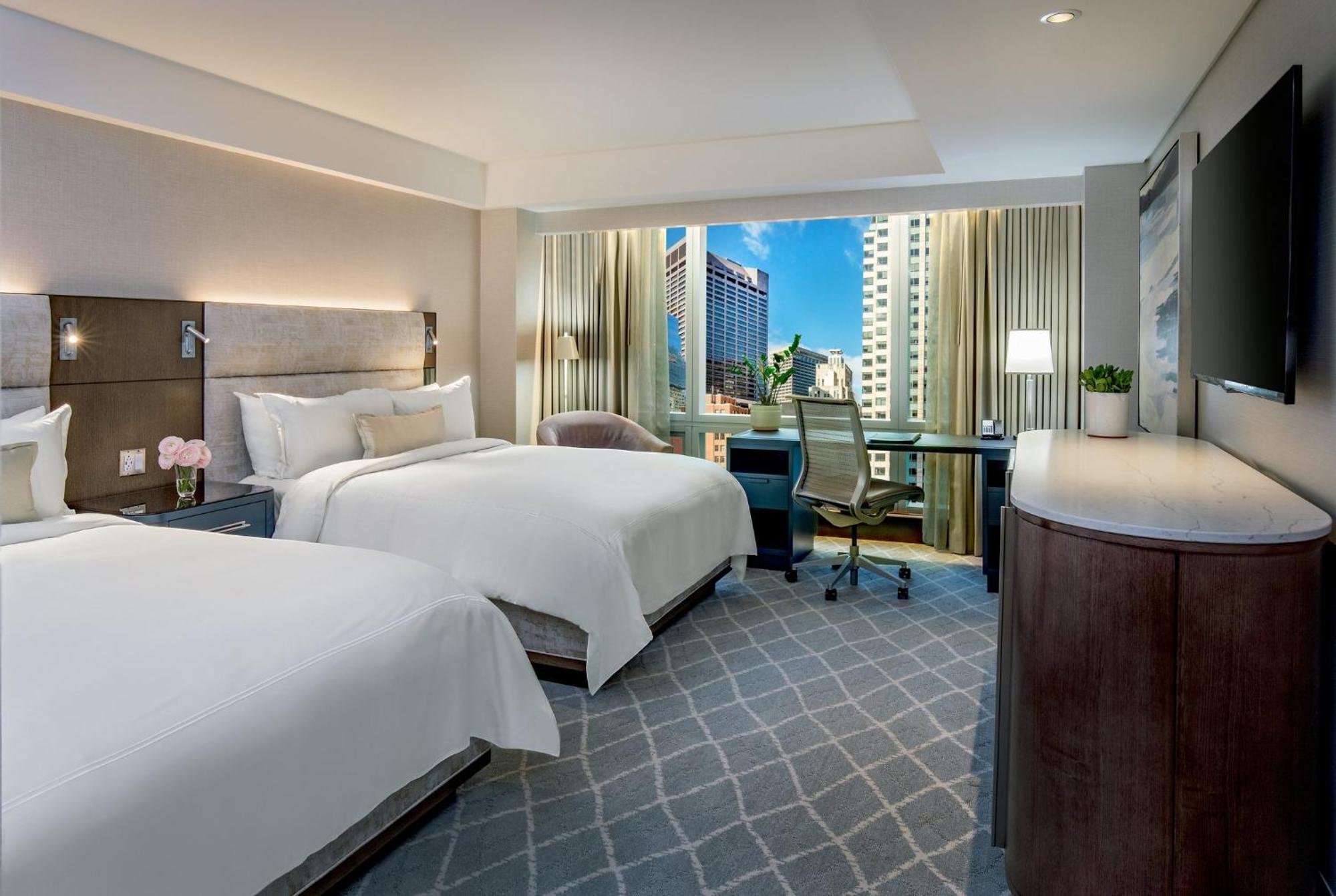Chambre Lit Queen-Size - Vue sur Greenway