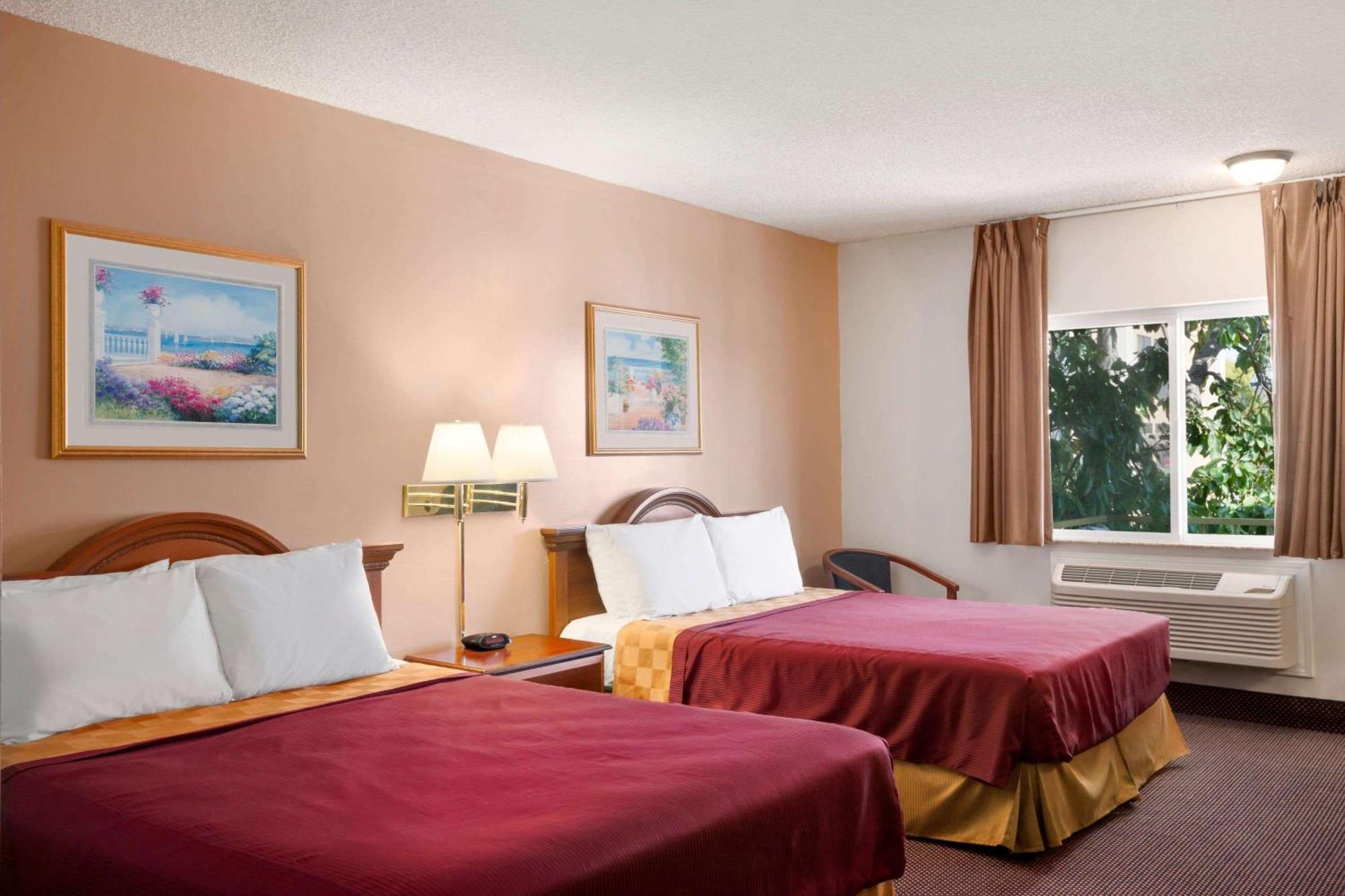 Queen Room with Two Queen Beds - Non-Smoking,1276117993:JPEG