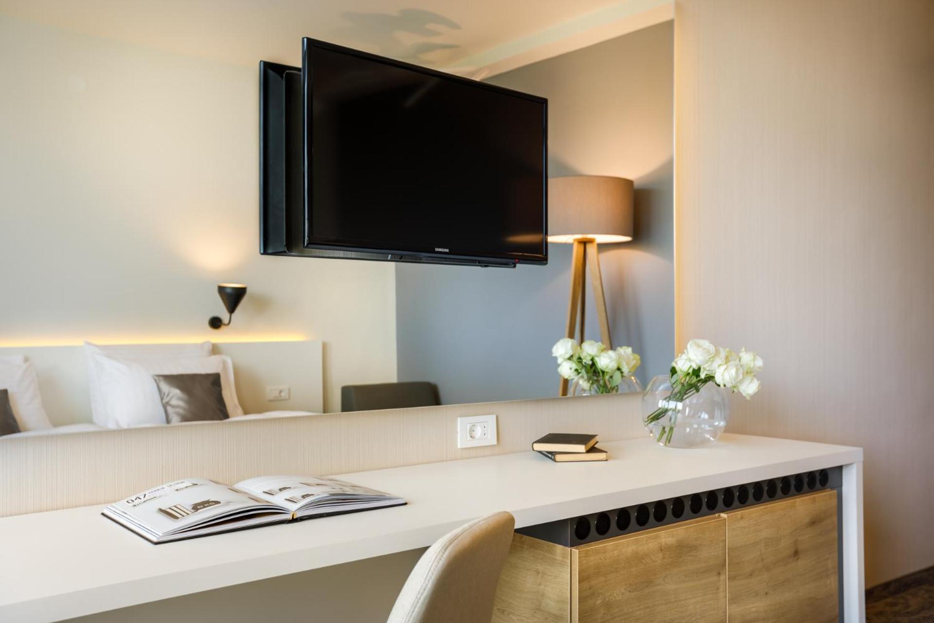 Double Room with Park View and Balcony