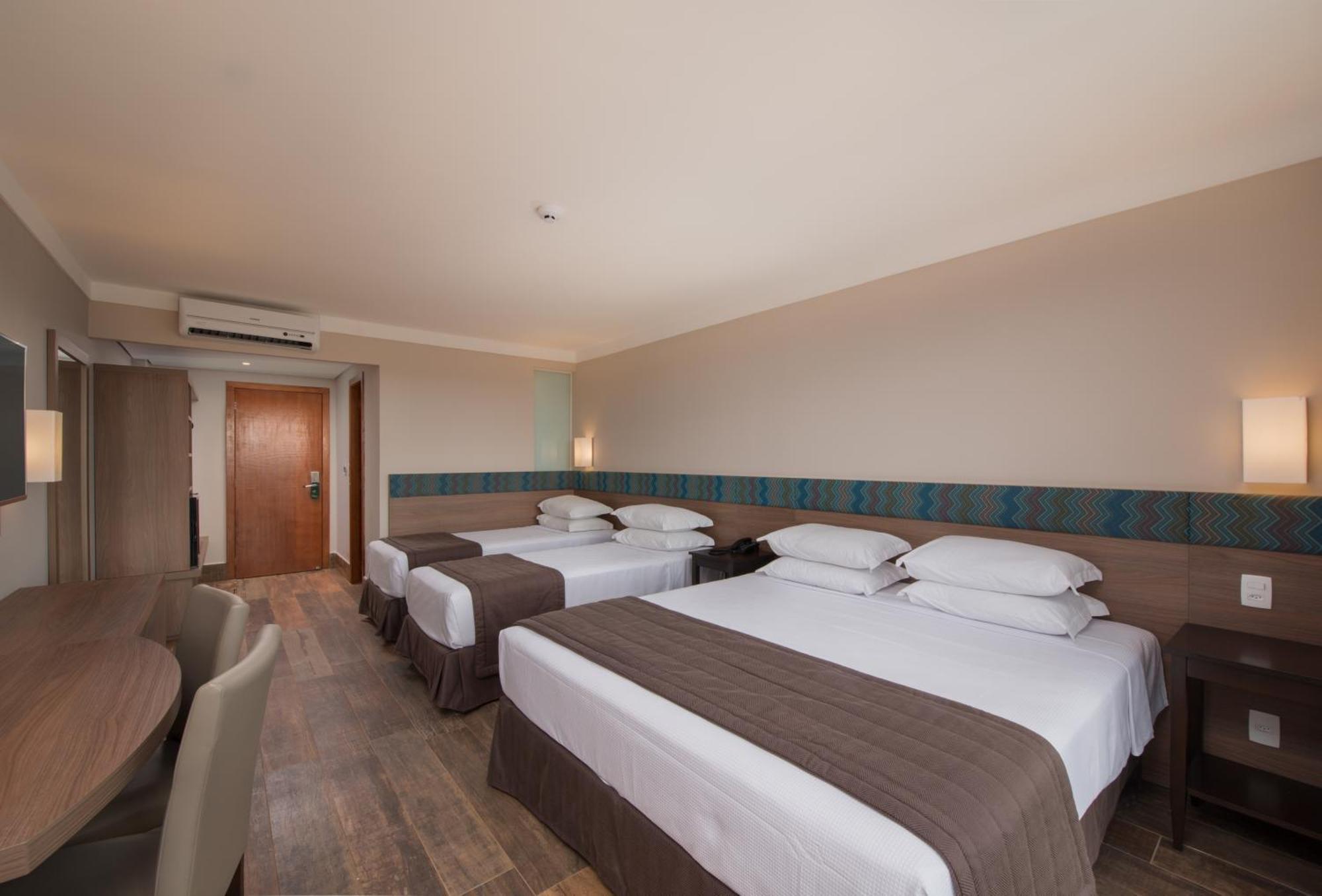 Family Room,1277238058:JPEG