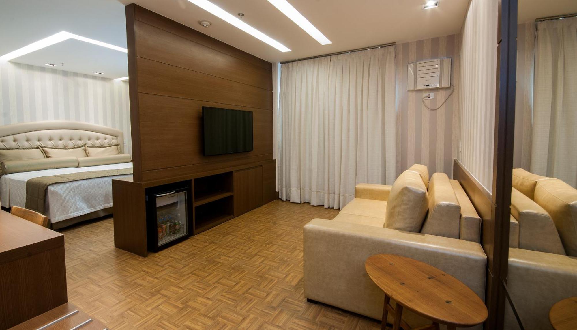 Deluxe Suite with Spa Bath,1435858849:JPEG