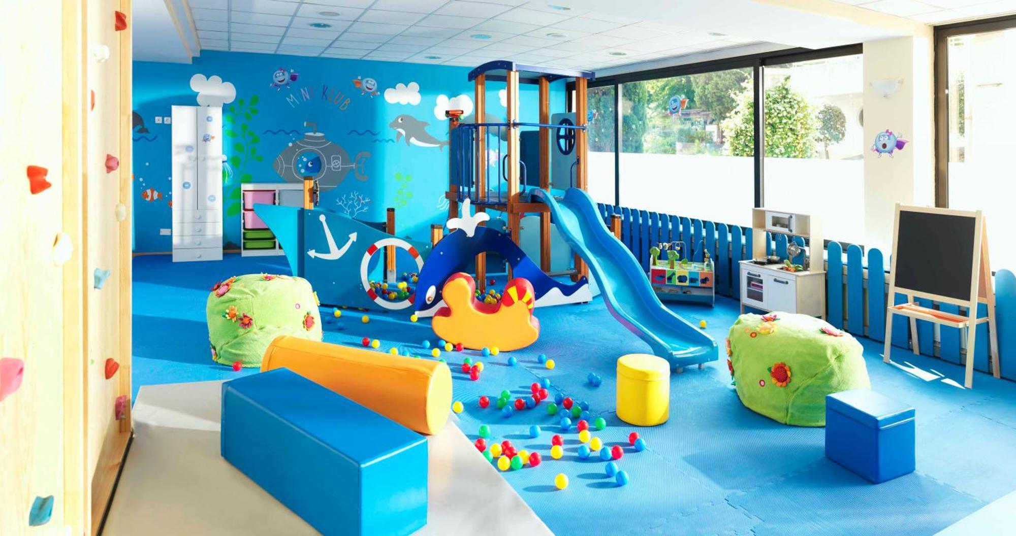 Family Room (2 Adults + 1 Child) with Balcony,1277657572:JPEG