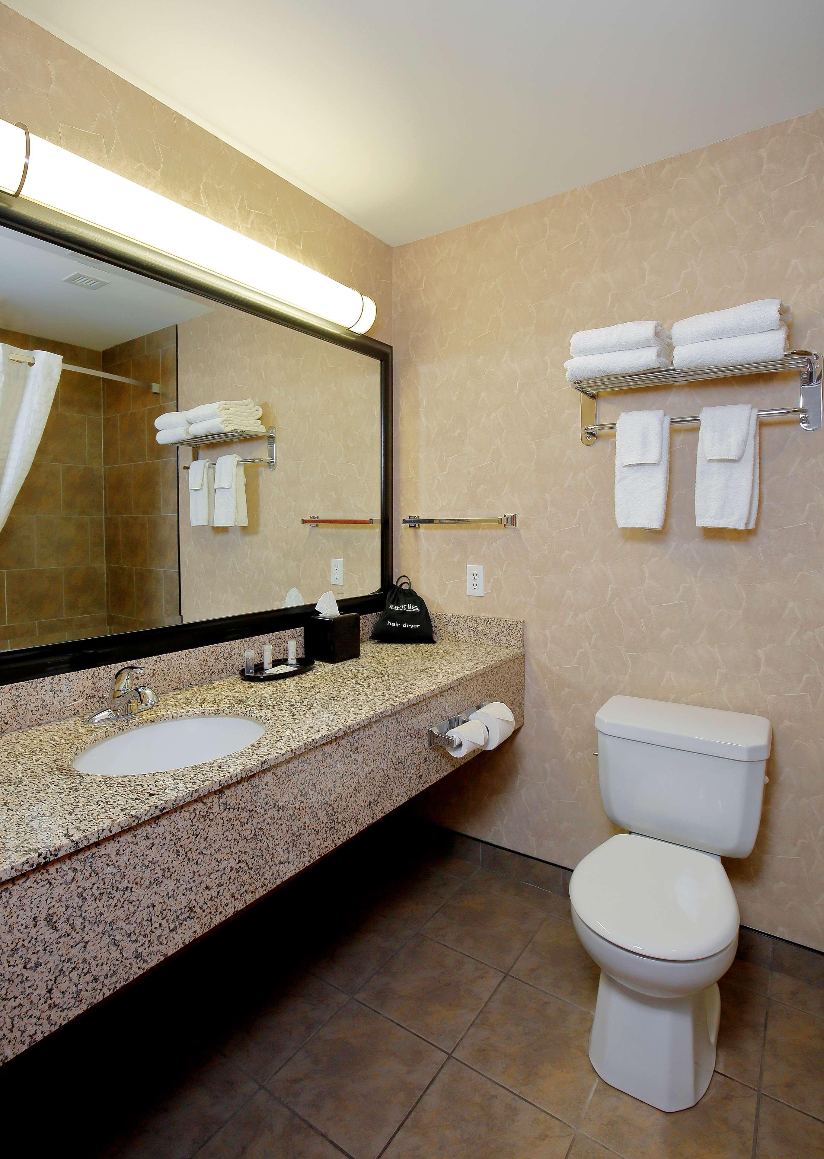 Queen Room with Two Queen Beds - Pet Friendly