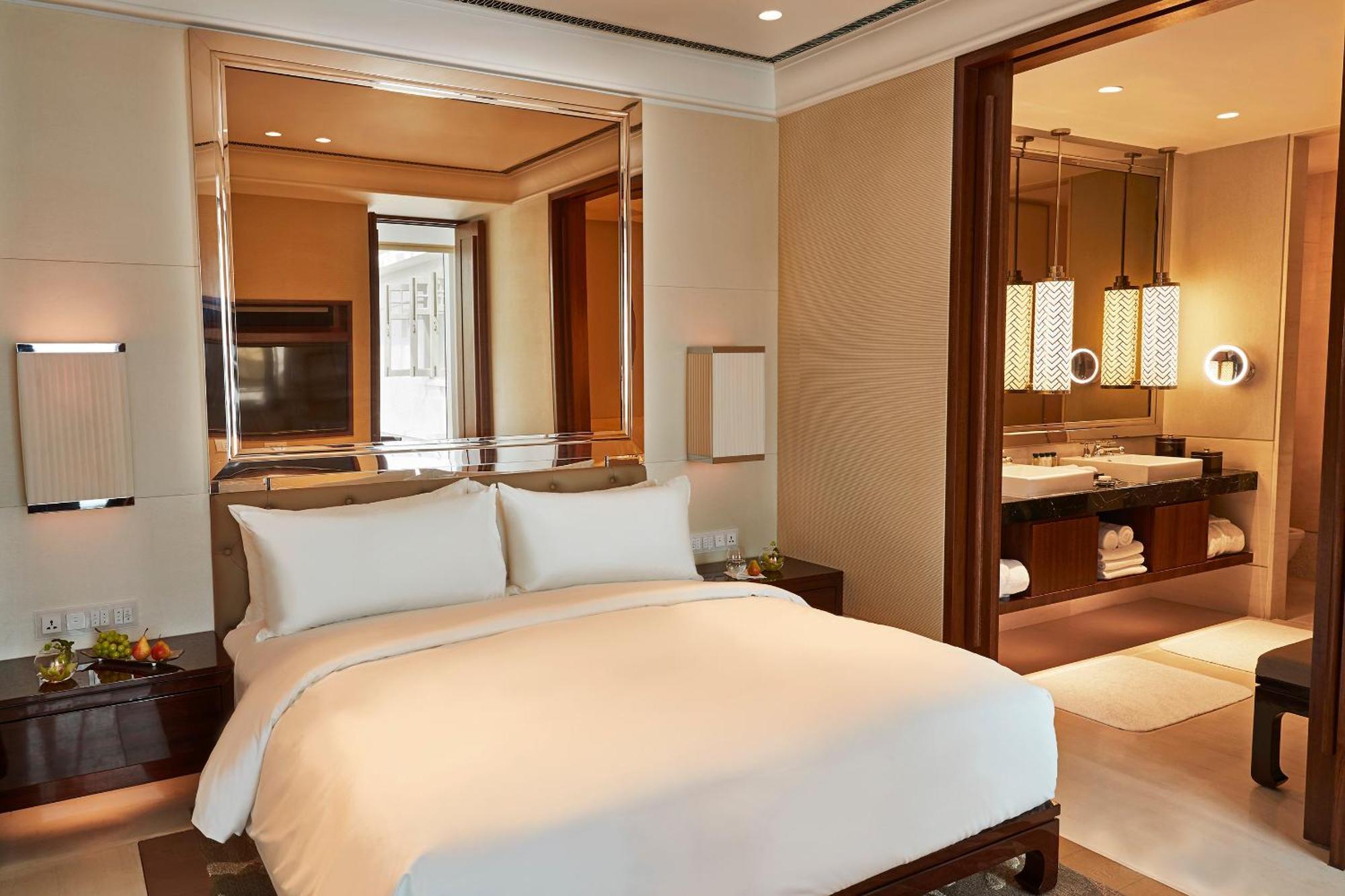 Executive Suite,1706958013:JPEG