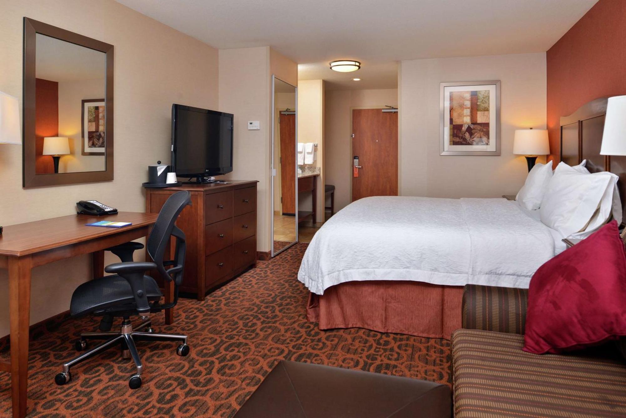 King Room with Accessible Tub - Mobility and Hearing Access/Non-Smoking