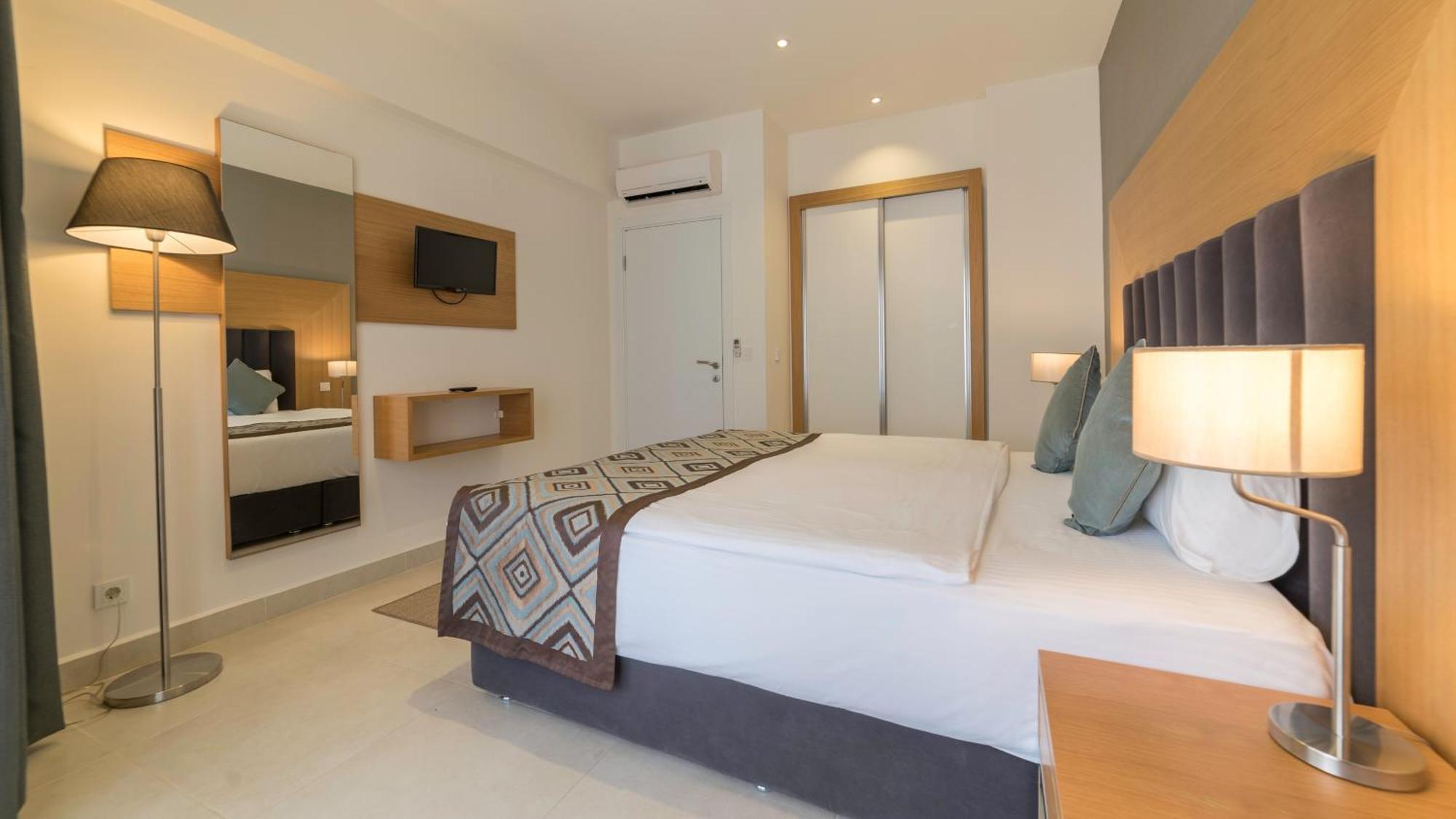 1 King 1 Twin Beds Suite
