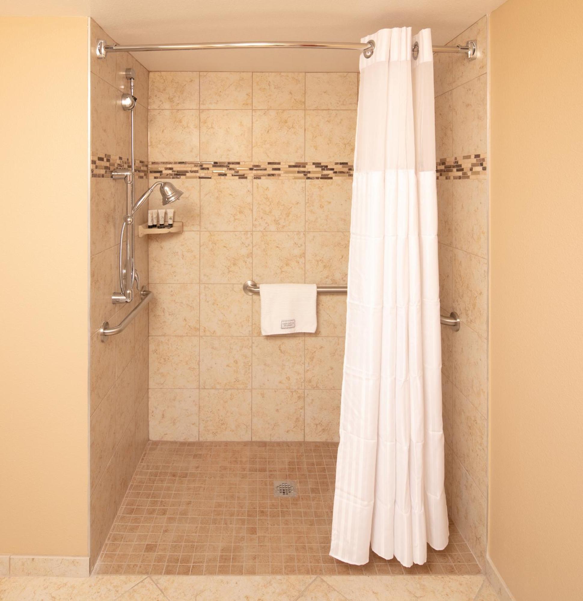 Quadruple Room with Tub - Disability Access/Non Smoking,1281912088:JPEG