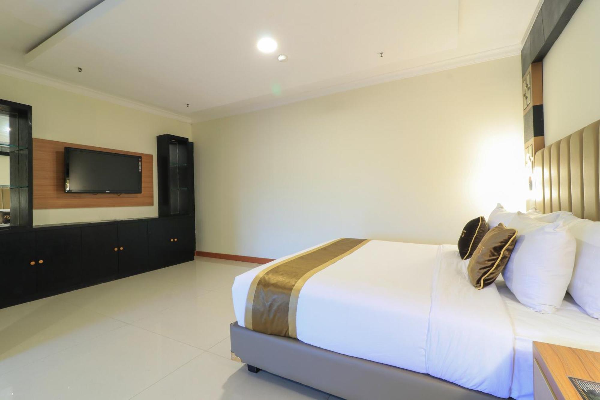 Executive Suite,1283428429:JPEG