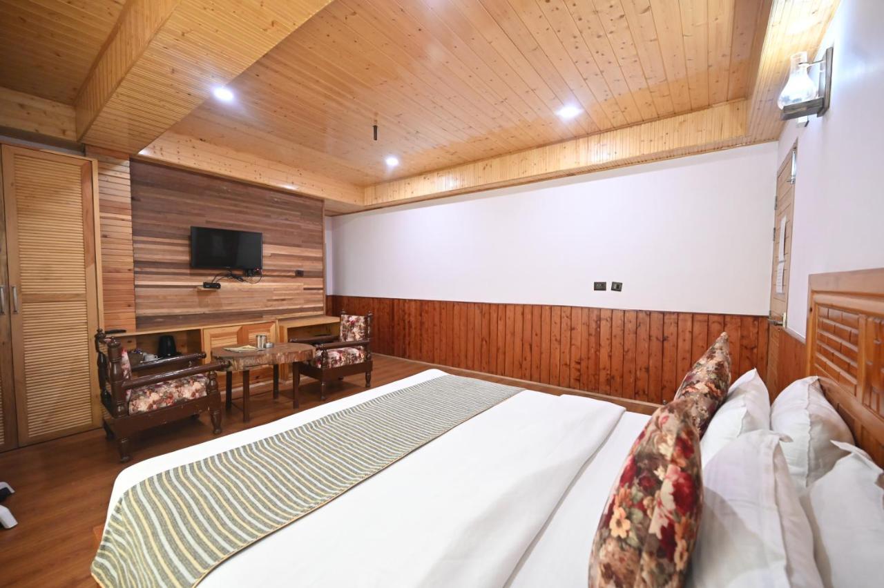 Double Room Mountain View