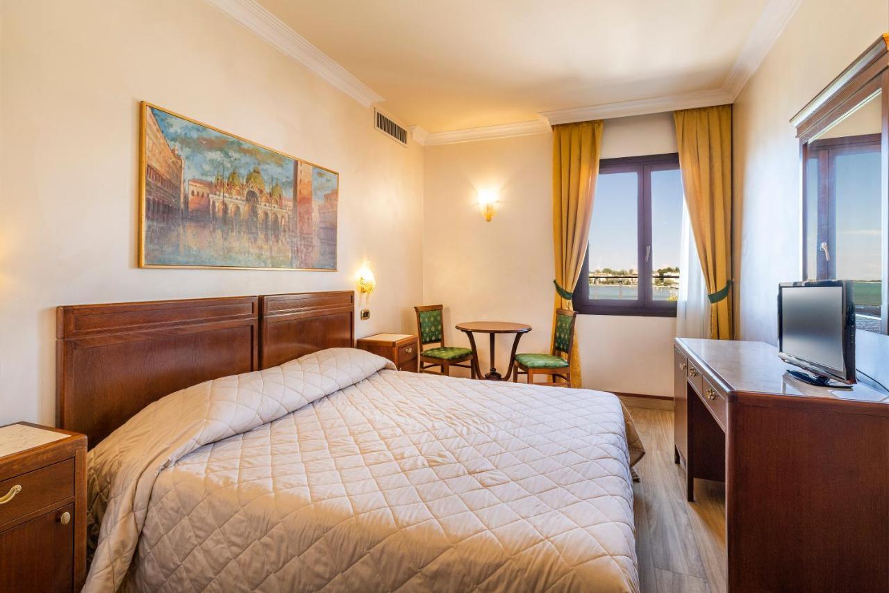 Double Room with Side Lagoon View