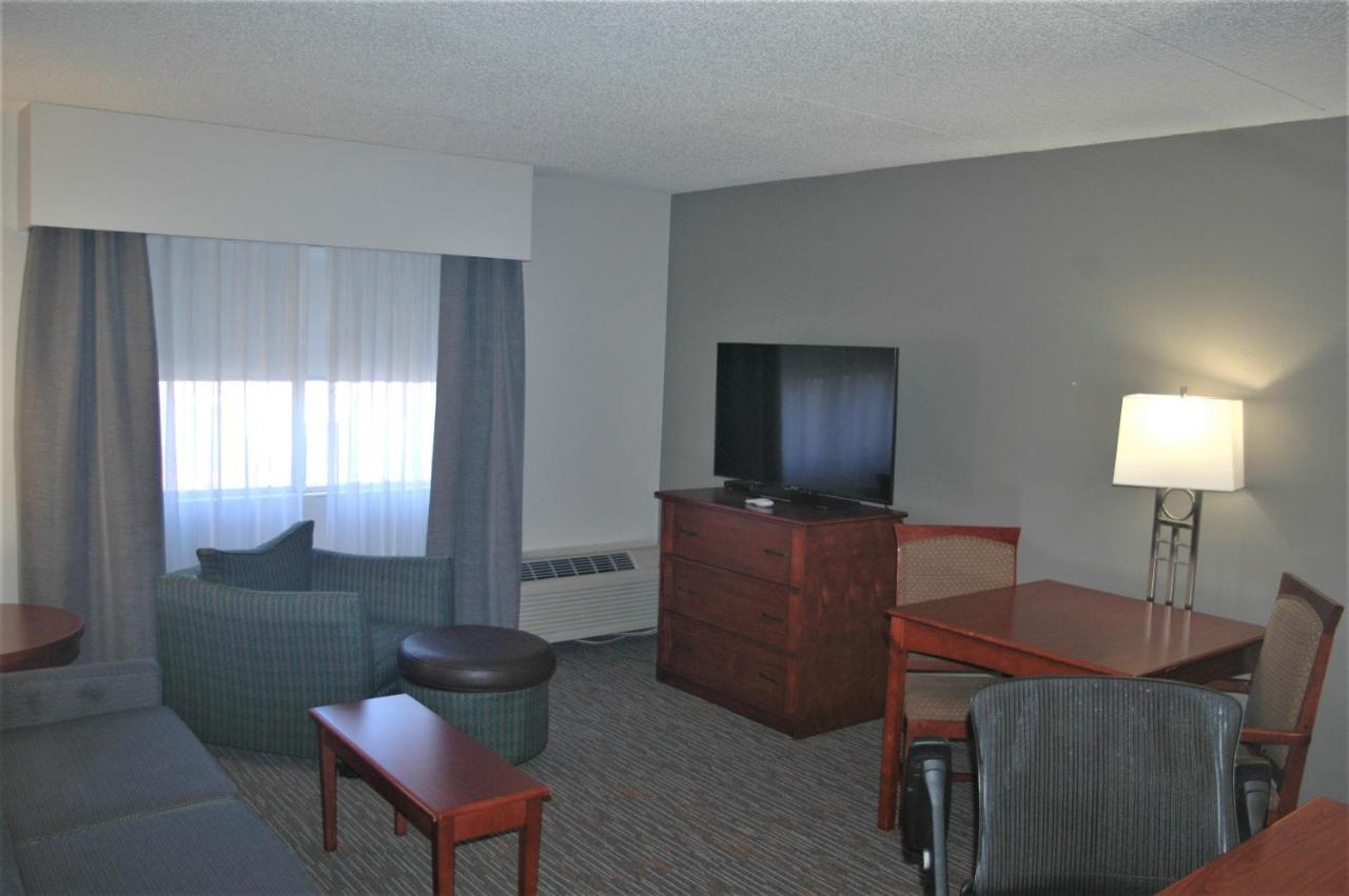 1 King Bed Suite City or Courtyard View Non-Smoking