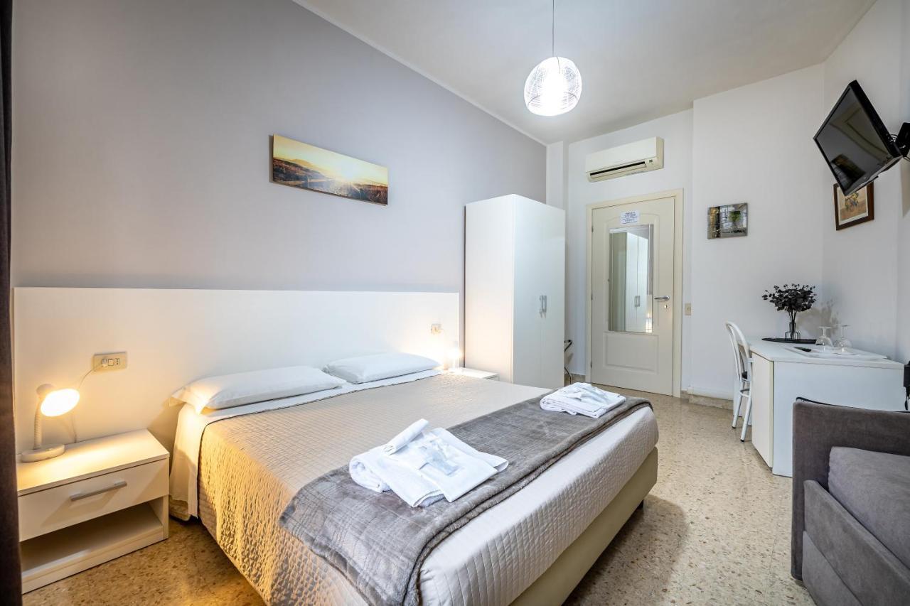 Family Room with Private External Bathroom,1328315006:JPEG