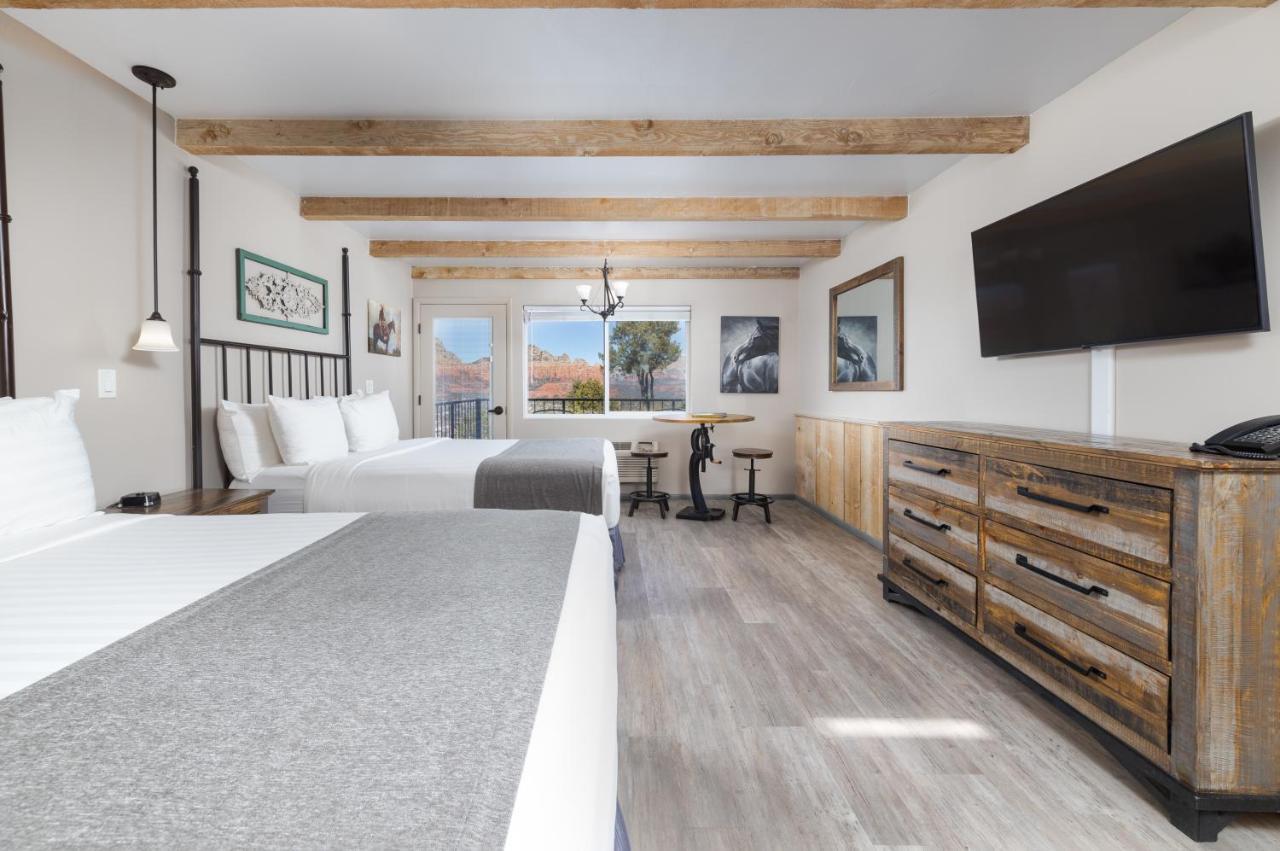 Habitación con cama grande