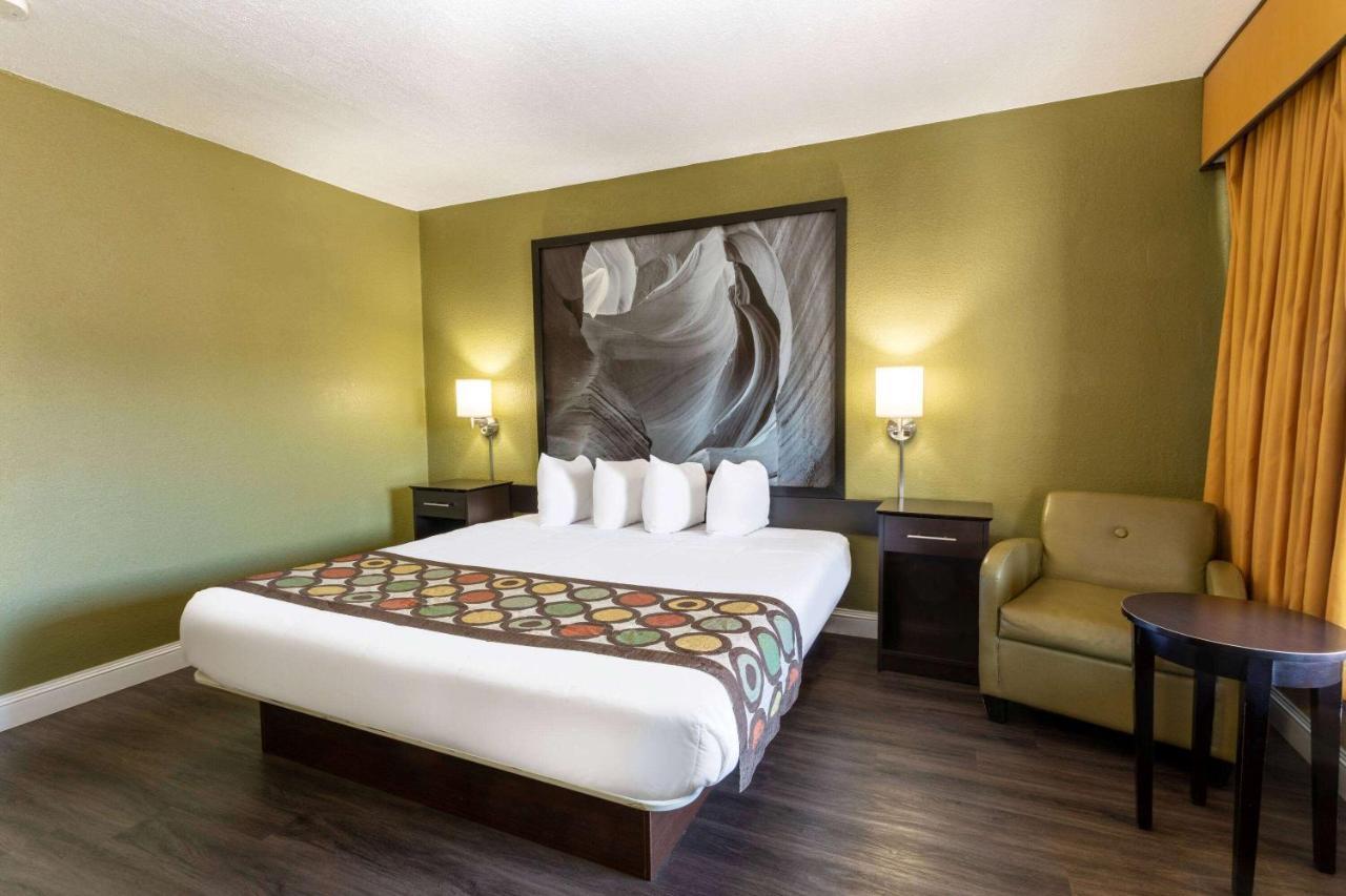 King Room Mobility Access or Non-Smoking