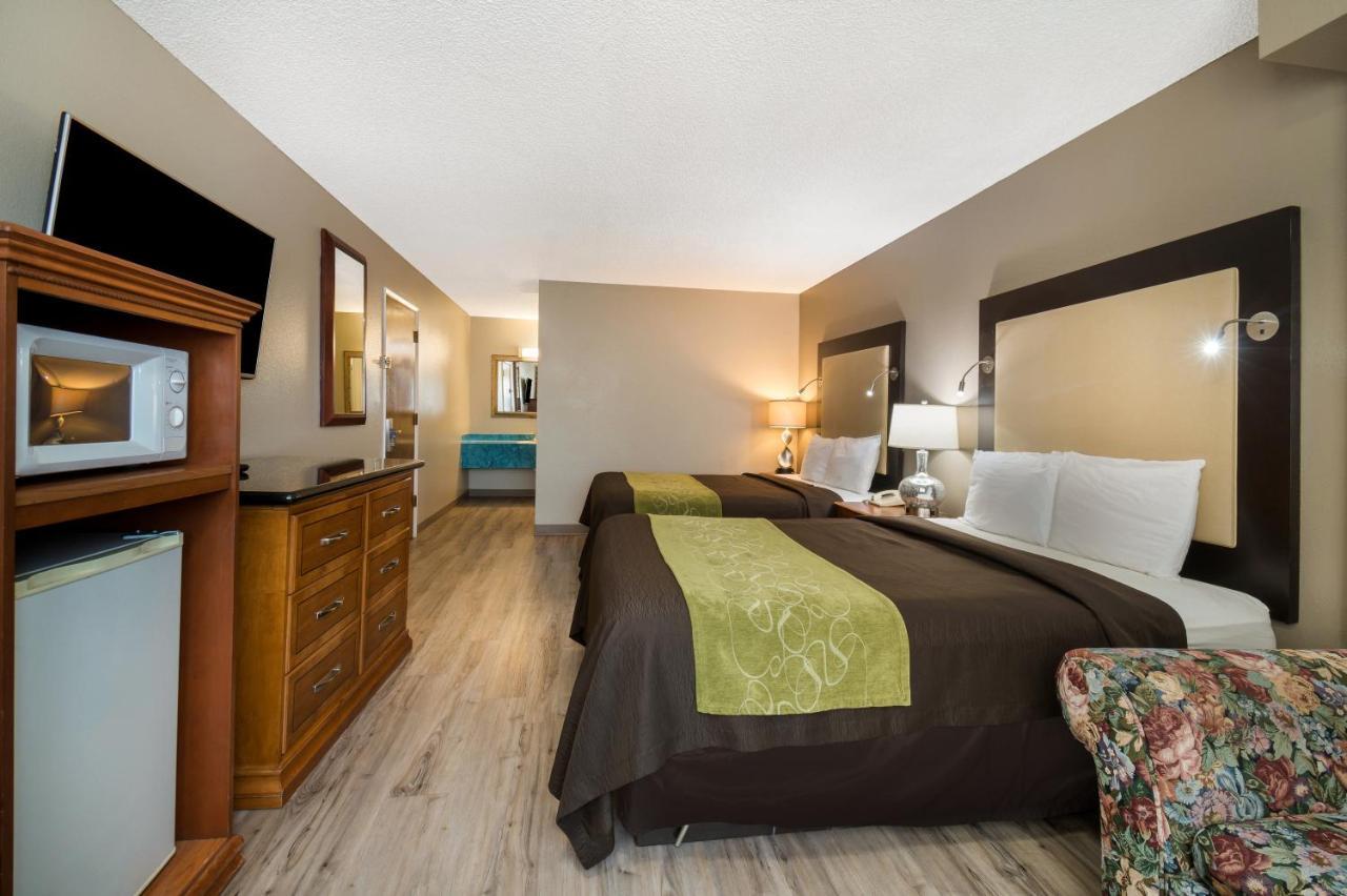 Queen Room with Two Queen Beds - Non-Smoking,1362551411:JPEG