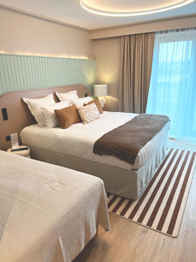 Family Room with Side Sea View,1377124553:JPEG