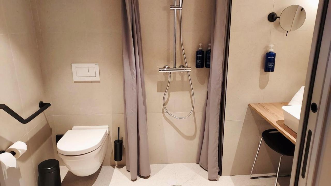 Chambre Double - Vue Latérale sur Mer - Personnes à Mobilité Réduite