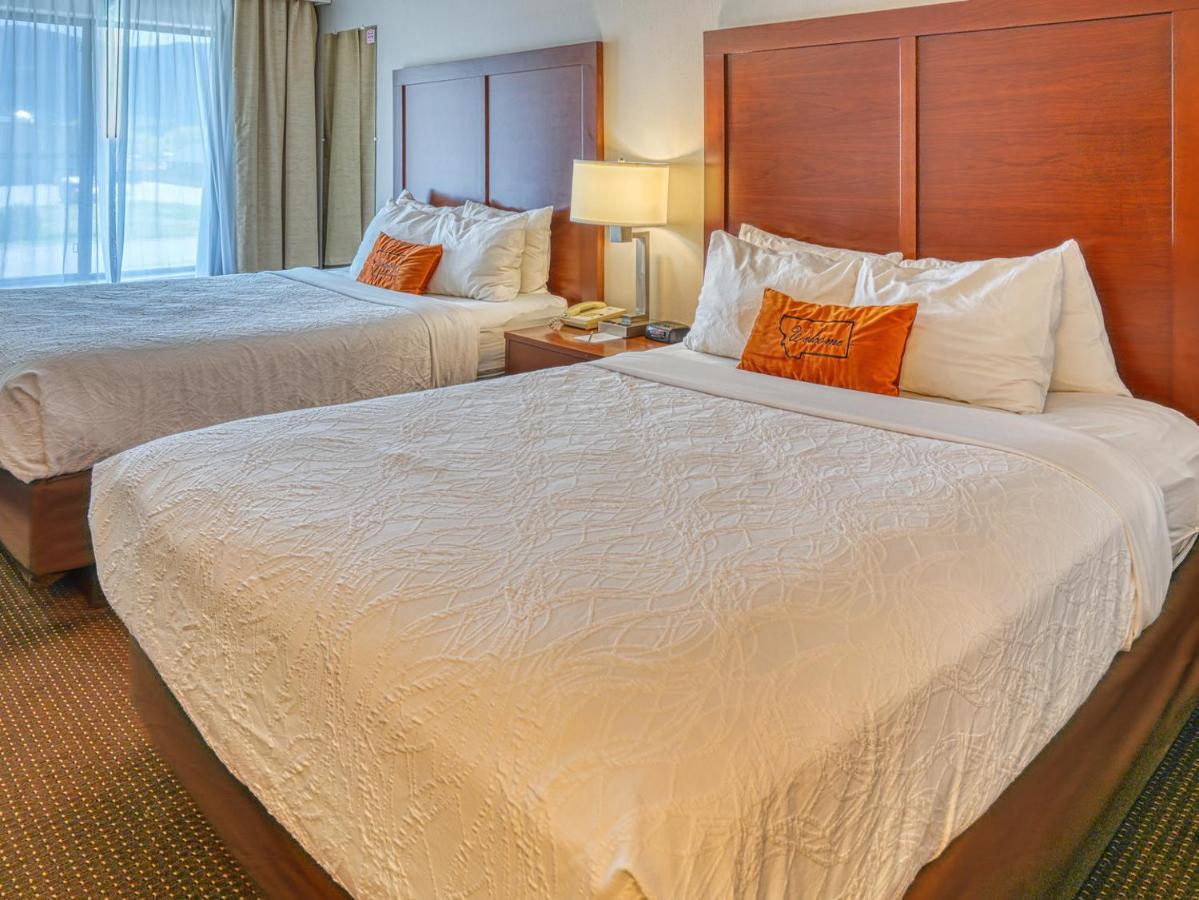 Queen Room with Two Queen Beds - Non-Smoking,1379845727:JPEG