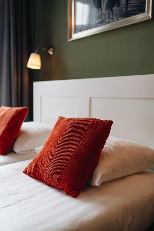 Standard Studio,1380960329:JPEG