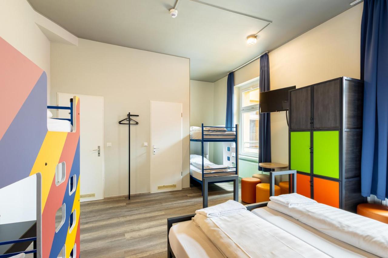 Six-Bed Room,1386571268:JPEG