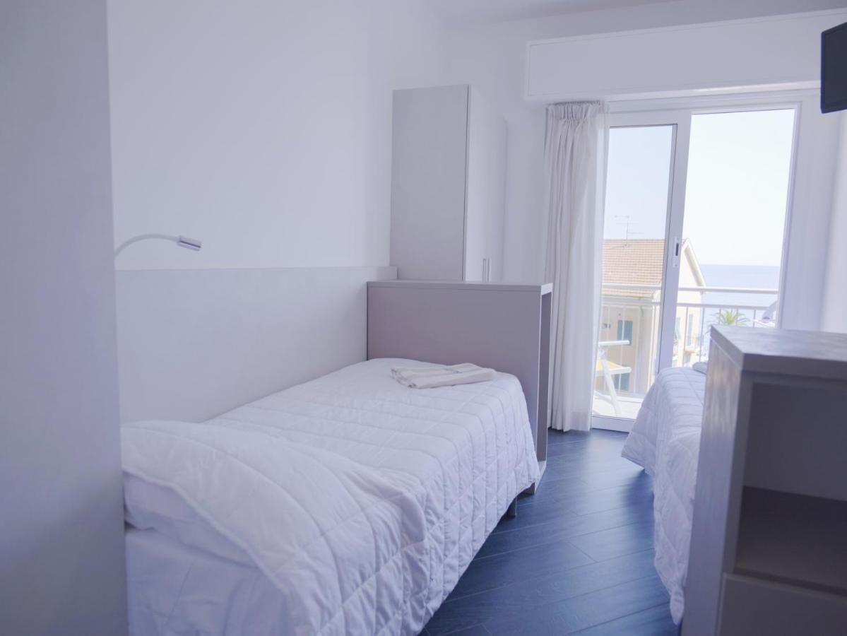 Family Room Balcony,1388305607:JPEG