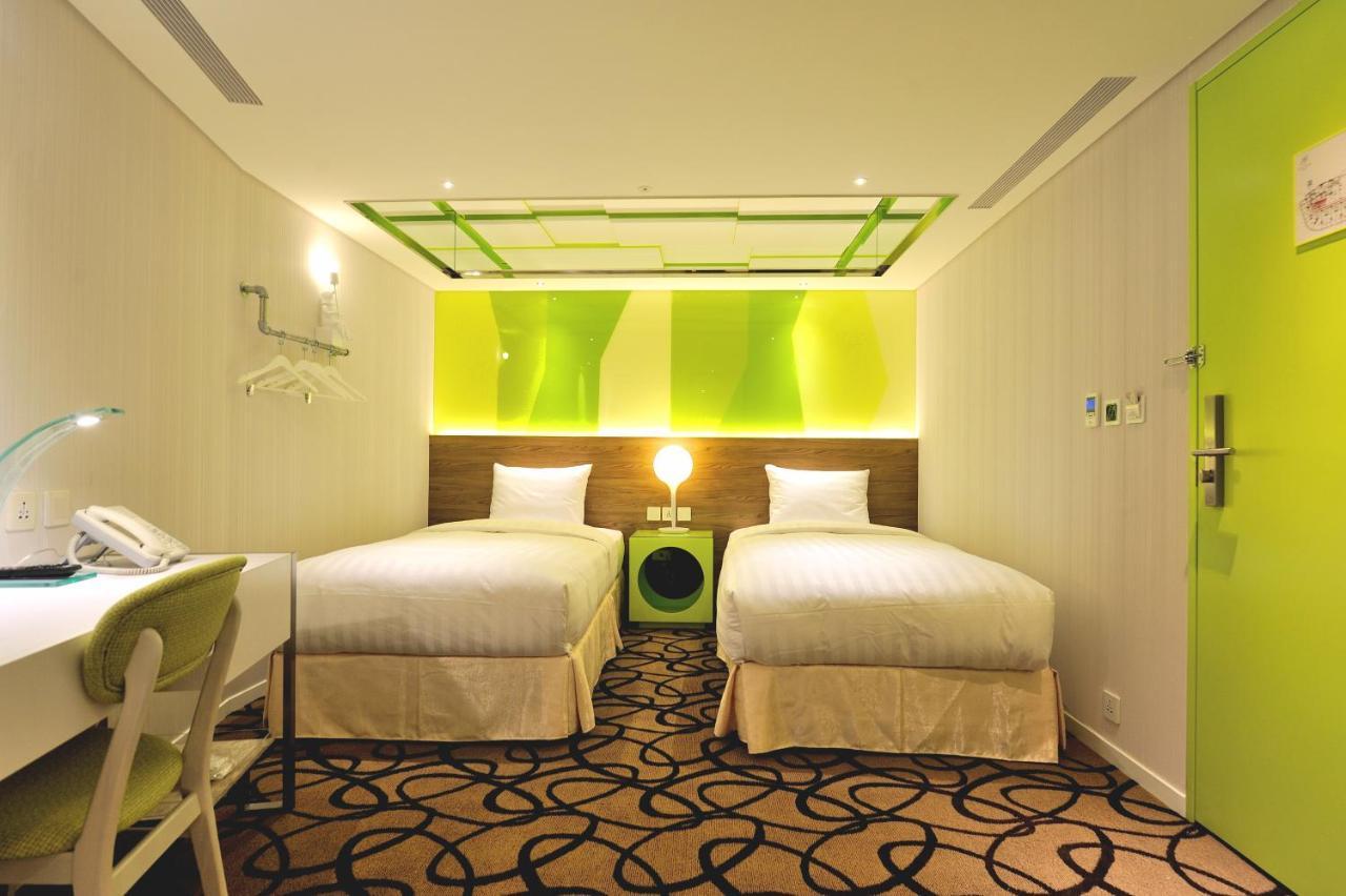 Standard Twin Room no window