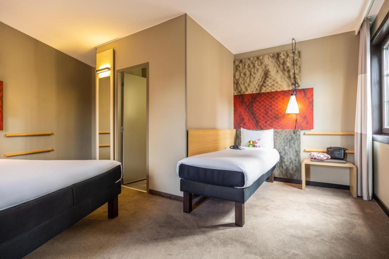Premium Room with Double Bed and Single Bed,1415641206:JPEG