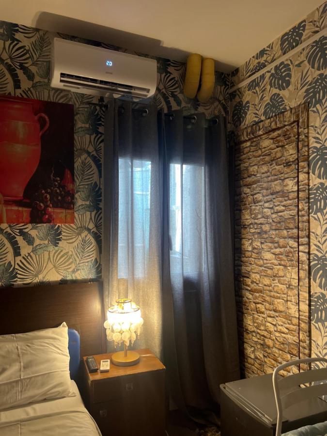 Single Room with Bathroom,1426406970:JPEG