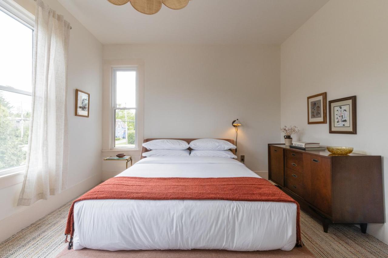 Deluxe Double Room with Balcony,1469402561:JPEG
